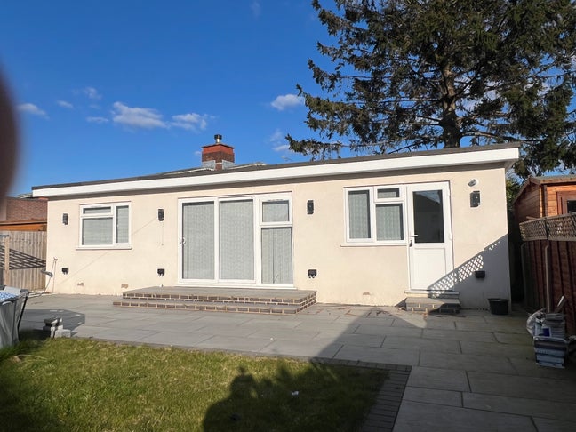 Room to rent in Annexe Main Photo