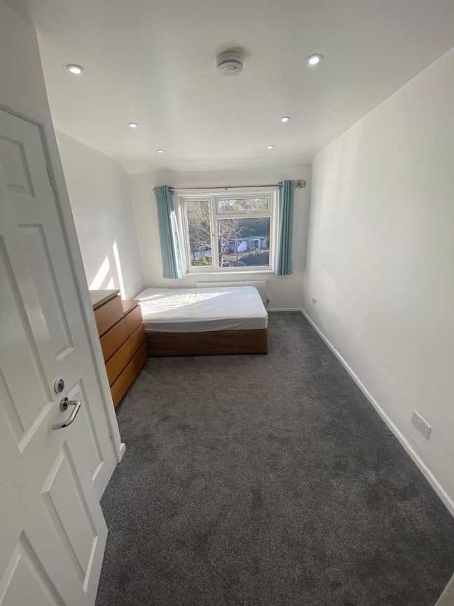 Double rooms, shared lounge, close to hospital Main Photo