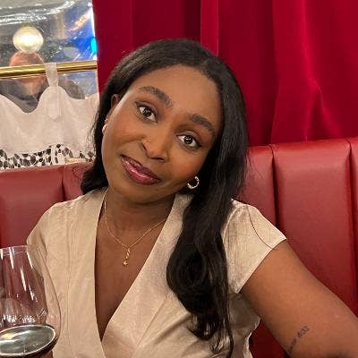 Professional Female seeks a double room Main Photo