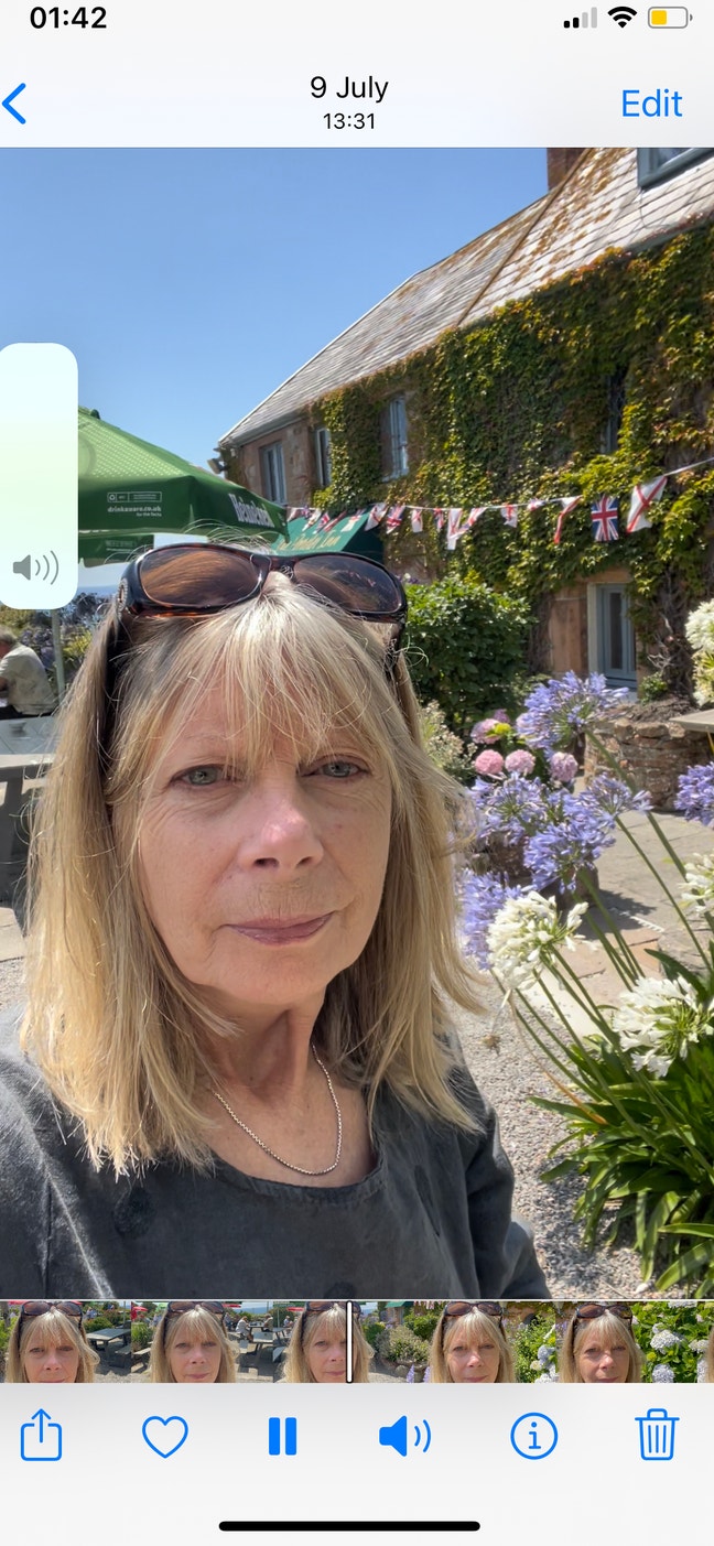 Bright, spacious room to write - part week  Main Photo