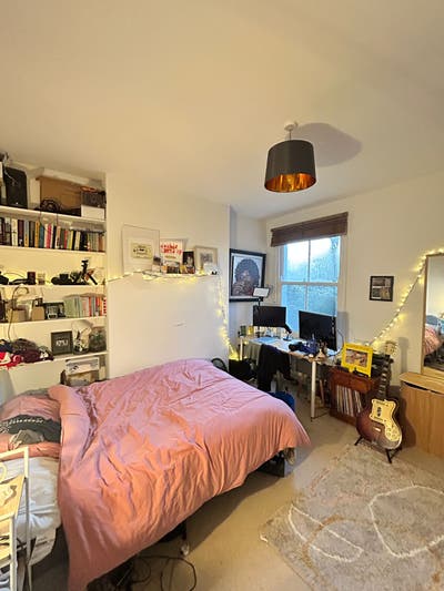 Large Double Room in Friendly 4-Person House Main Photo