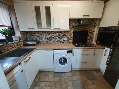 Beautiful Rooms in a Peaceful Neighbourhood Main Photo