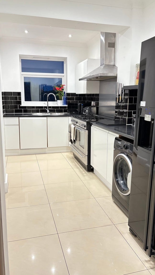 Large double room Main Photo