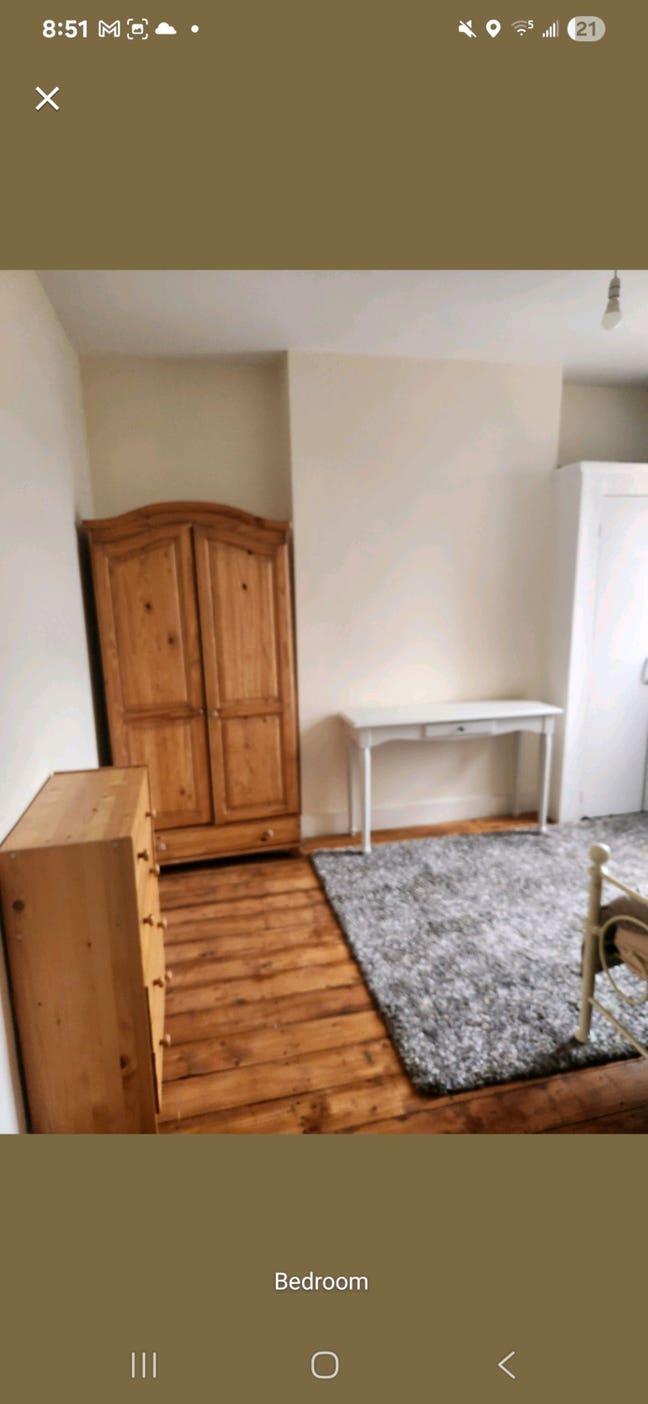 Lovely single room to Rent in Shared House  Main Photo