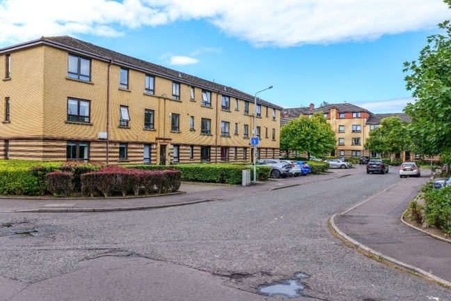 Room in 3 bedroom, Kinning Park Main Photo