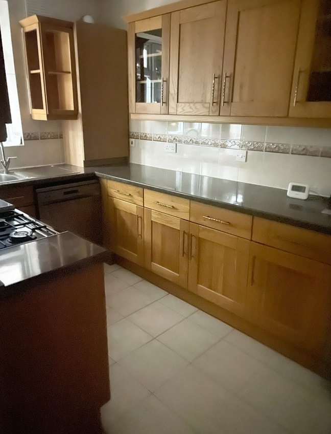 Beautiful Large Double room to rent in Carshalton Main Photo