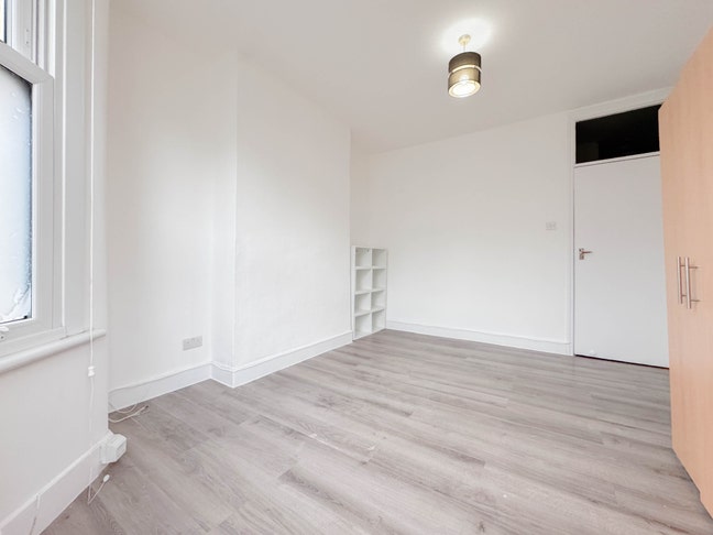 2 bedroom property in Homerton, E9 Main Photo