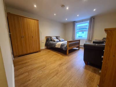 2 Mins Walk Bedford Place, Ensuite. All Bills Incl Main Photo