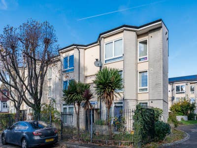 Langholm Close, Clapham Main Photo