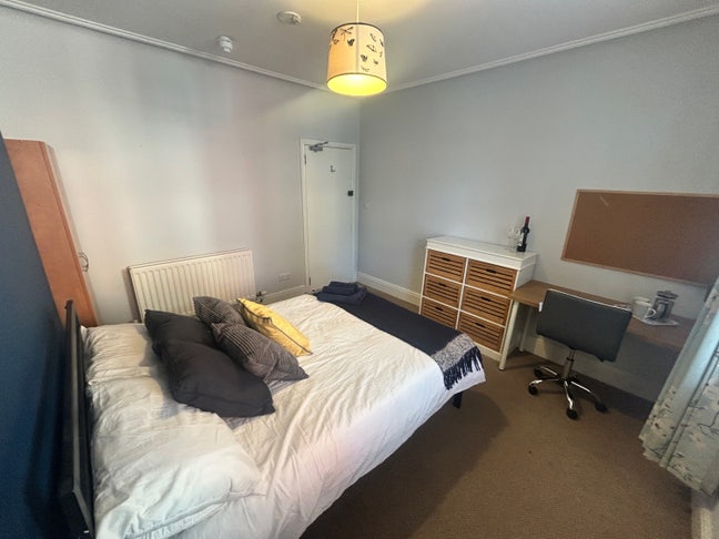 LN1 Location- &pound;490pcm - All Bills Included  Main Photo