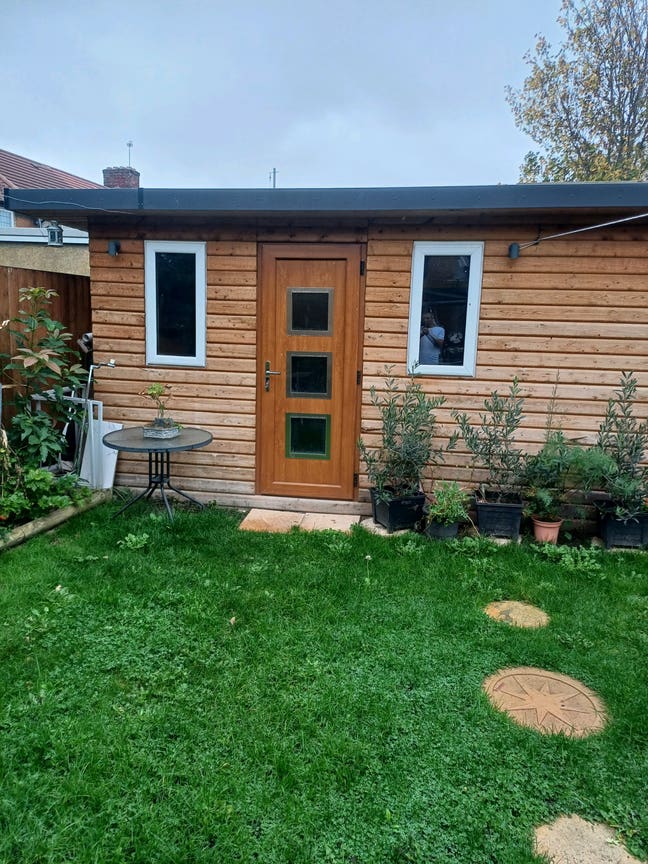 Single garden room  Main Photo