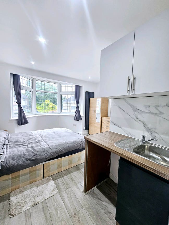 New! Refurbished  Bedsit Studio:  All Bills Inc Main Photo