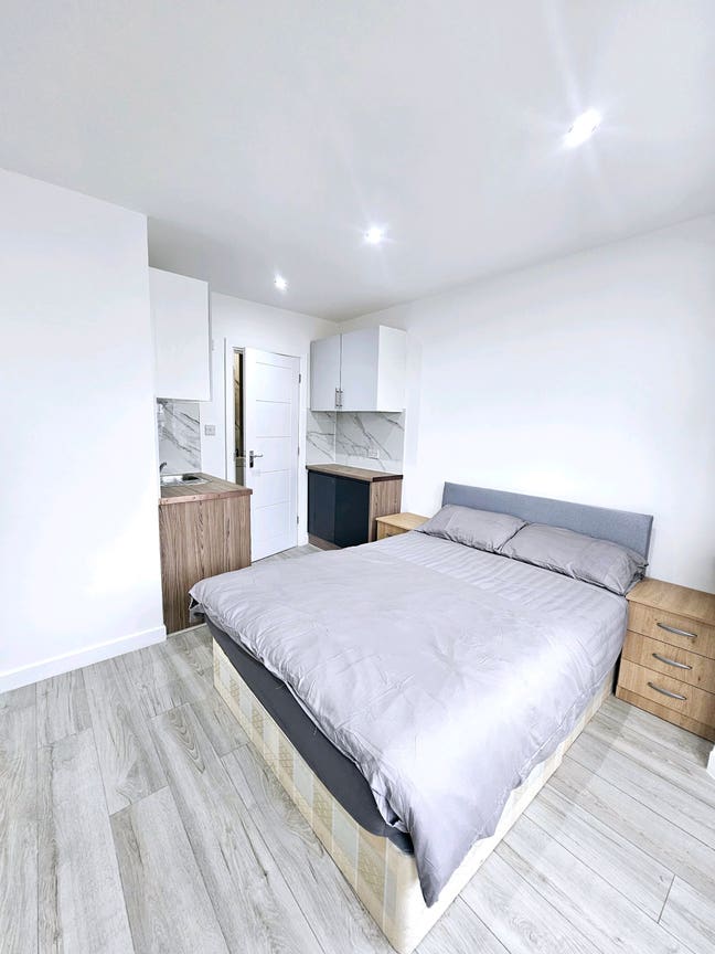 New! Refurbished  Bedsit Studio:  All Bills Inc Main Photo