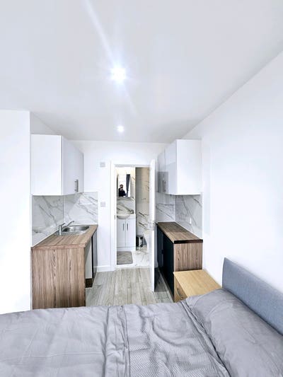 New! Refurbished  Bedsit Studio:  All Bills Inc Main Photo