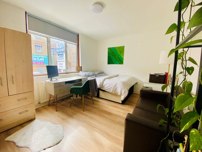 Large studio located on Marlborough Rd Plus Bills Main Photo