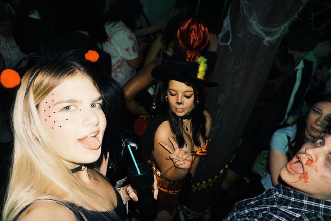 looking for a room! Main Photo