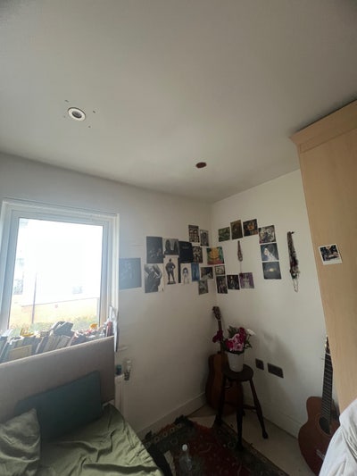 4 Bed Home within 20 minute walk from the 02 Main Photo