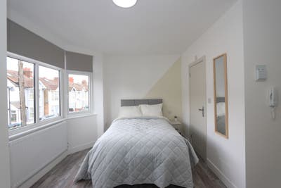 Brand New Double En-Suite Room Watford near Hosp. Main Photo
