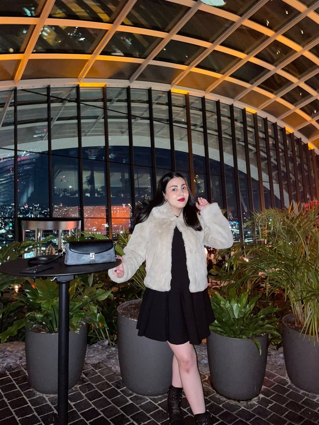 Professional Female seeks a single or double room Main Photo