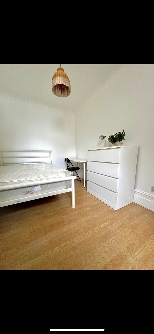 Large Double Room in Gillingham  Main Photo