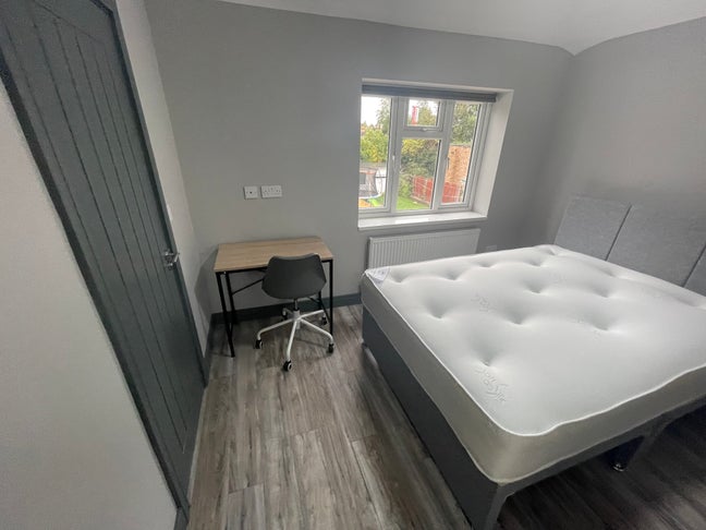 Large, Modern En-Suite Rooms Hayes/Southall Main Photo