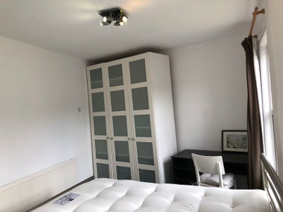 Plaistow near underground bedroom Main Photo