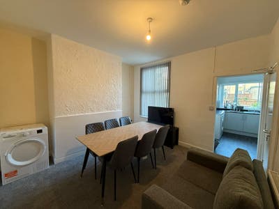 Fully Furnished Rooms in Barnes | Bills Included Main Photo