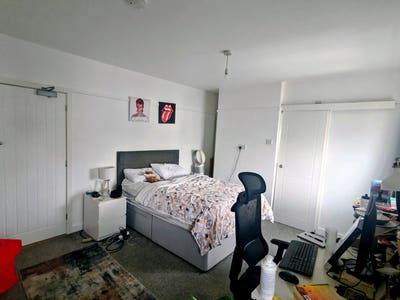 Large Double Ensuite room Main Photo