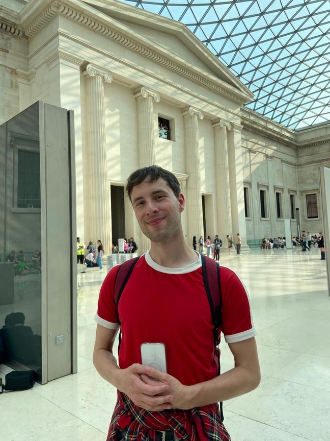 Gay guy looking for a new home Main Photo