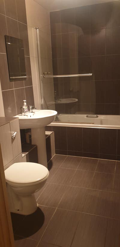 A small room available in 2-bedro flat  Main Photo