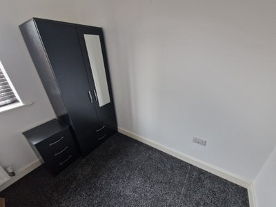 2 bed end terrace house room to rent Main Photo