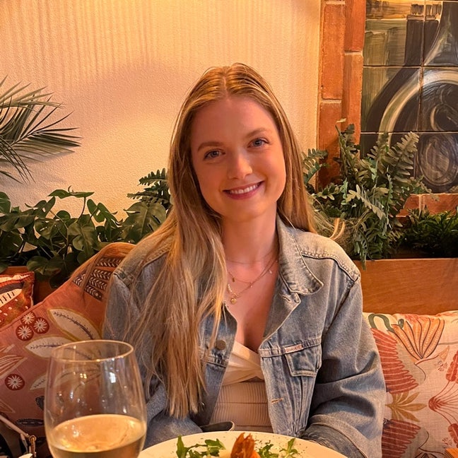 Professional Female seeks a double room Main Photo