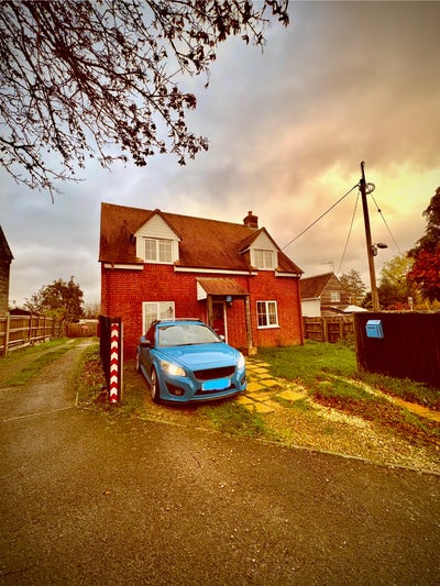 Large double room in spacious house Main Photo