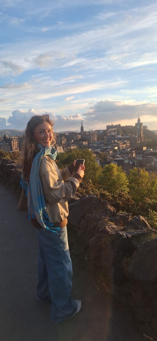 Bubbly 22 yr old looking for flat/flatmates in Edi Main Photo