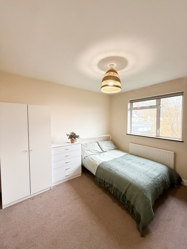 🏡 Spacious Double Room - All Bills Included! Main Photo