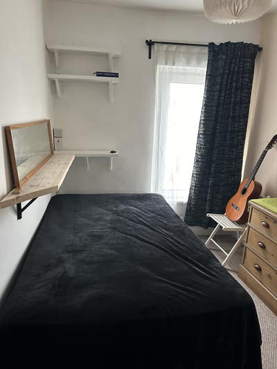 Room to rent in spacious flat Main Photo