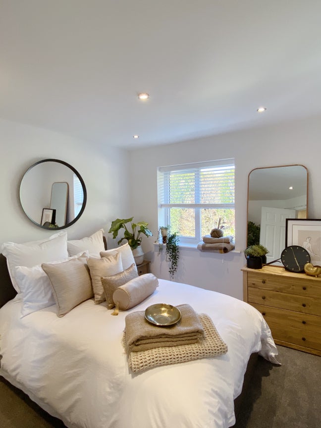 Beautiful  Double Room in Professional Houseshare Main Photo