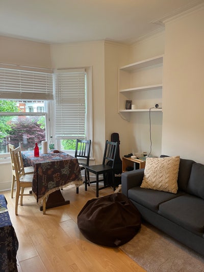 3 bedroom flat in Queens Park / 5 min to tube Main Photo