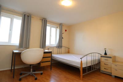 Modern En-Suite Room in the Heart of Canary Wharf Main Photo