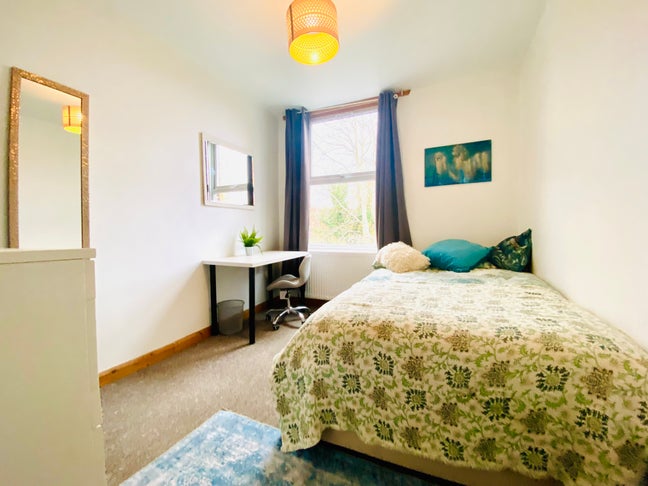 45W 6 rooms Super friendly, stylish 7bed house  Main Photo