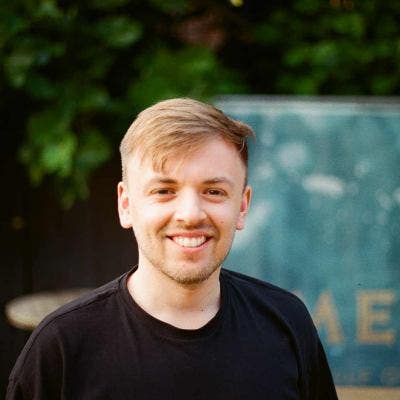 Hybrid Professional looking for Flat/House Share Main Photo