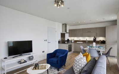 Apartments to rent with stunning city scape views: Main Photo