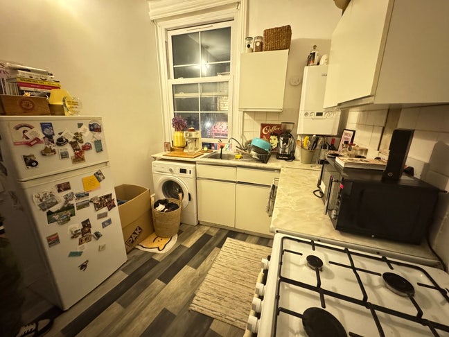 One bedroom flat to rent in Stoke Newington High S Main Photo