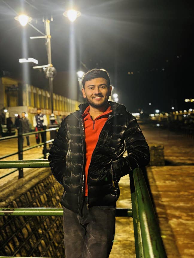 Looking for a room Main Photo