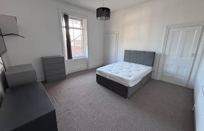 🏠 2 Rooms Available | All Bills Included  Main Photo
