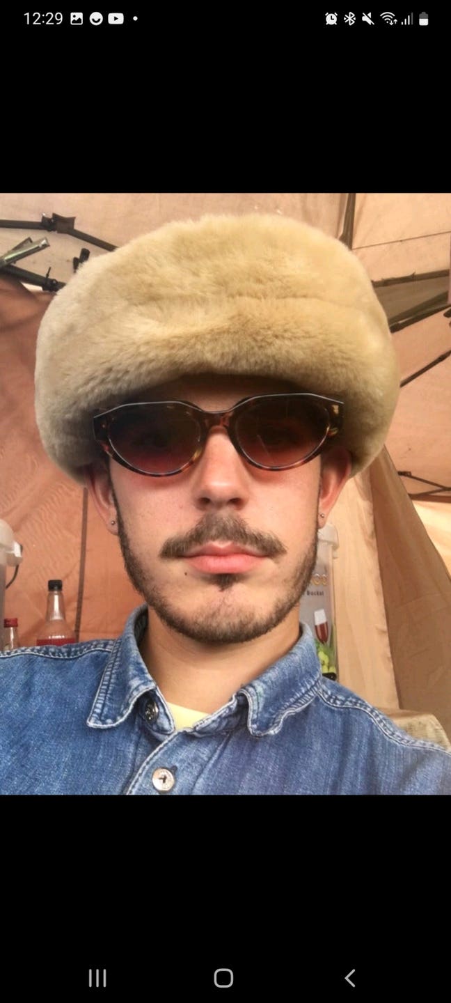 Professional looking for flatmates! Main Photo