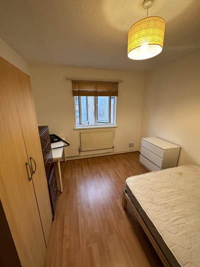 Beautiful Room in Aldgate Main Photo