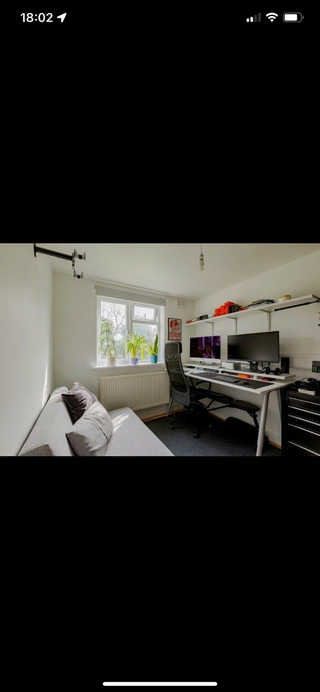 Single room close to the Thames  Main Photo