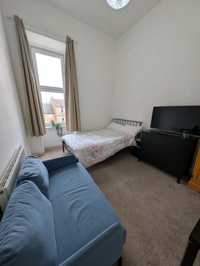 Quiet room in central location Main Photo