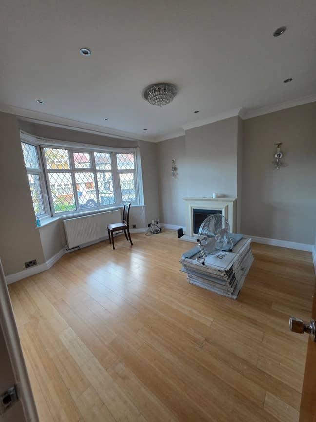 Large 4 Bed House Main Photo